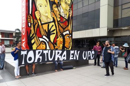 Integrantes del Comité Permanente por la Defensa de los Derechos Humanos acudieron a la diligencia, para apoyar a la víctima.