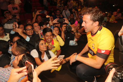 El italiano campeón del mundo en 2006 fue bastante recíproco con la hinchada amarilla.
