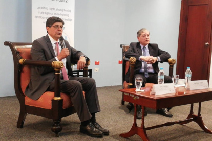 El canciller, José Valencia, y el embajador, Santiago Chávez, explicaron el 16 de enero los alcances del Foro Global de Quito.