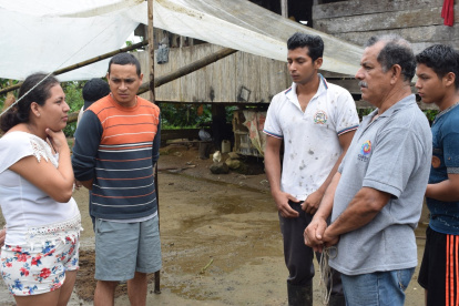 En la comuna, los allegados esperaban los cadáveres de los pequeños.
