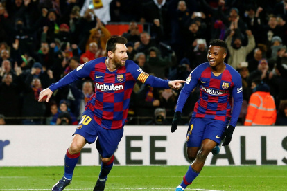 Lionel Messi celebra luego de marcar el tanto de la victoria frente al Granada.