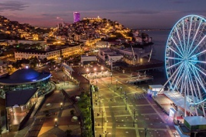 Una visión general de la ciudad de Guayaquil, desde el Malecón 2000.