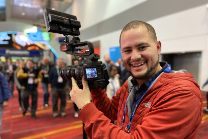 Víctor Alexis Díaz Holguín es un dominicano, experto en tecnología y Youtuber en su canal MarcianoTech.