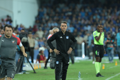 El argentino Mariano Soso cuando dirigía al Bombillo.