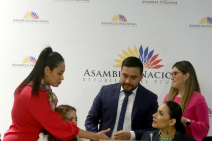 La presidenta del CNE, Diana Atamaint compareció a la Comisión de Fiscalización