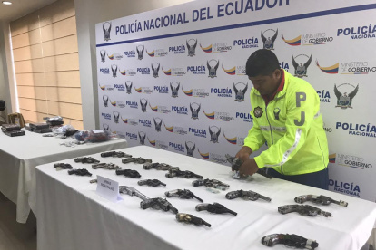 La Policía entregó 27 armas de fuego al Comando Conjunto de las Fuerzas Armadas para su destrucción.