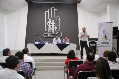 Los directivos se reunieron con personal del hospital.