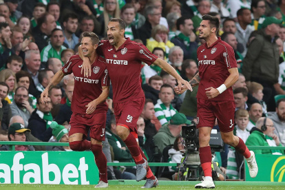 El CFR Cluj es líder en la liga del fútbol rumano. Le lleva cuatro puntos a sue scolta, el Astra.