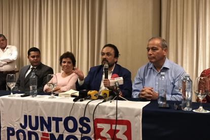 Paúl Carrasco acepta la candidatura a la precampaña a la presidencia de la República.