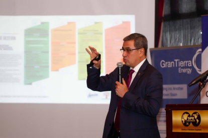 El ministro Agusto durante su exposición a ejecutivos de empresas relacionadas con el sector de energía.