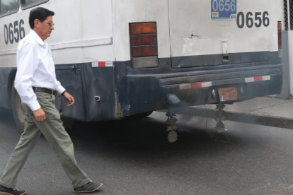 Buses. La contaminación que generan algunos es uno de los mayores malestares para los ciudadanos en Guayaquil.