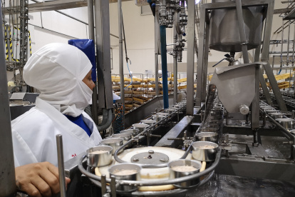 Las plantas empacan valor agregado:  latas y pouch.