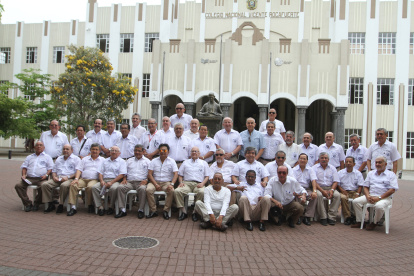 Reencuentro. Una treintena de vicentinos, de unos ochenta que conforman la confraternidad de vicentinos de la promoción que se graduó en 1970.