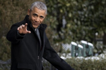 Barack Obama dejó la presidencia de Estados Unidos con una cabeza tupida de canas.