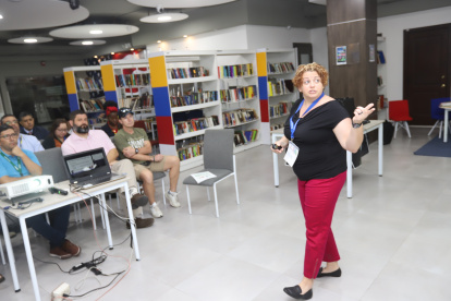 La Doctora Jonna Bobzien, otra de las expertos quienes hicieron sus ponencias.