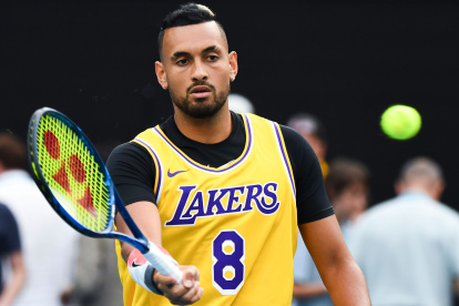 Nick Kyrgios, tenista australiano, lució la camiseta de los Lakers, en honor a Bryant.