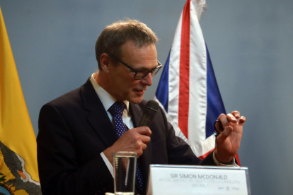 El funcionario británico también llegó al país para hablar de la cooperación ambiental que su país mantiene en Ecuador.