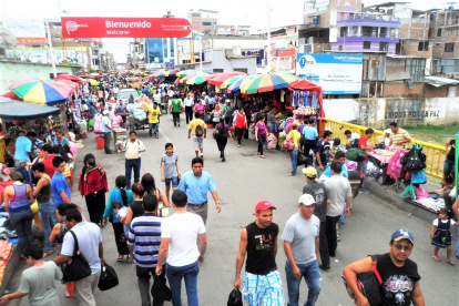 En el puente de Huaquillas, frontera con Perú, no hay controles.