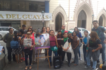 Plantón. En la jornada también participaron familiares de Paola Guzmán.