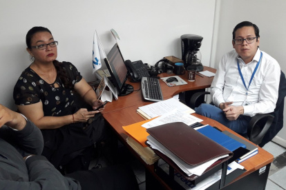 La Defensoría del Pueblo recibió las quejas de los títulos represados en la Facultad de Jurisprudencia.