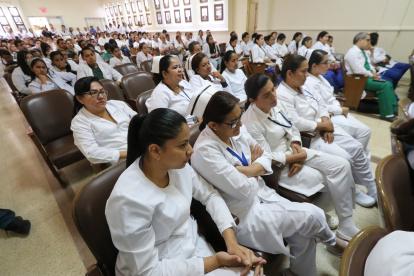 Profesionales de la salud participaron de una mesa redonda sobre el coronavirus, organizada por el hospital Luis Vernaza.