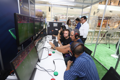 La cabina de exhibición fue equipada con todo lo que corresponde a las que se implementan en cotejos oficiales.
