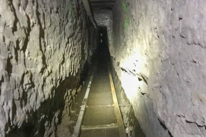 Imagen proporcionada por la policía de fronteras del túnel descubierto entre Tijuana y San Diego.