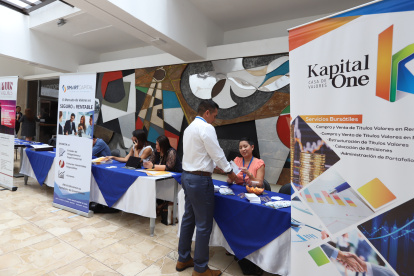 Nueve casas de valores atendieron a representantes de organizaciones que buscan financiamiento.