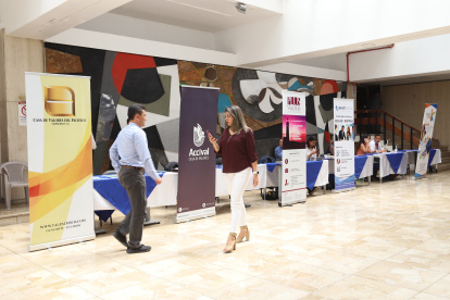 Nueve casas de valores atendieron a representantes de organizaciones que buscan financiamiento.