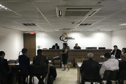 Diligencia. El tribunal analizó ayer algunas de las pruebas presentadas por la constructora Odebrecht.