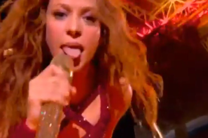 El gesto se retransmitió en vivo durante el espectáculo de medio tiempo del Super Bowl.