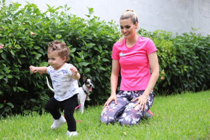 La Miss Ecuador 2012 practica ejercicios funcionales.