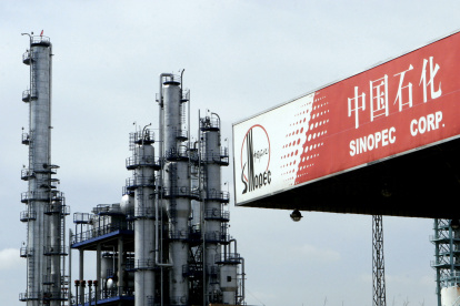Sinopec, la empresa petrolera china, revendió ayer petróleo debido a la caída de la demanda de crudo en su país.