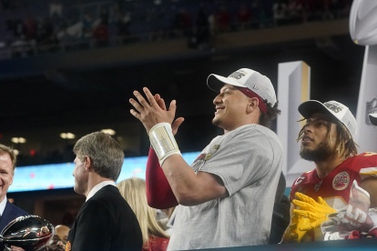 Patrick Mahomes celebra tras el cetro logrado por los Chiefs.