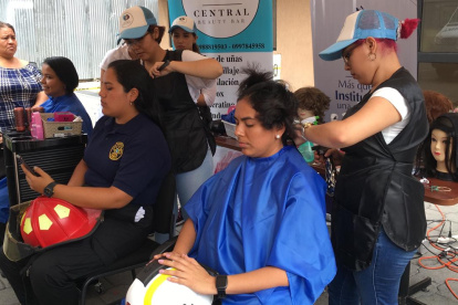 La persona que quiera donar cabello debe traer un mechón de 30 centímetros como mínimo.