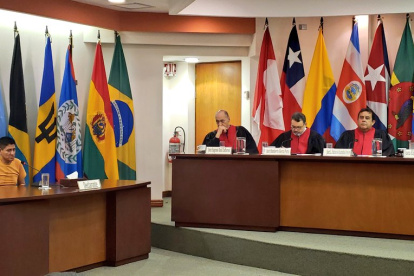 SAN JOSÉ. Uno de los momentos en los que Patricio Roche (Izq.) presenta testimonio en la Corte Interamericana de Derechos Humanos