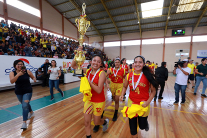 En el coliseo de Nayón se disputaron las finales masculina y femenina del campeonato interparroquial juvenil.