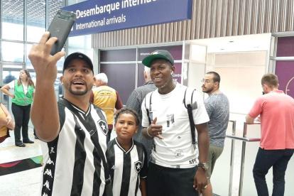 Gabriel Cortez a su arribo a Río de Janeiro para sumarse al Botafogo.