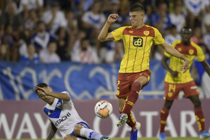 Imagen del partido entre Aucas y Vélez, en Argentina.