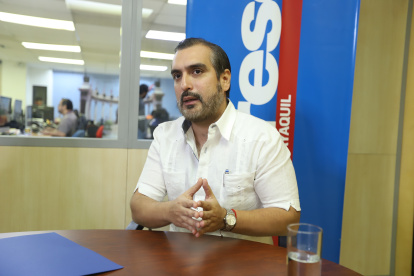 Asambleísta nacional por el Distrito 2 del Guayas por el Partido Social Cristiano y vicepresidente de la Comisión de Trabajadores.