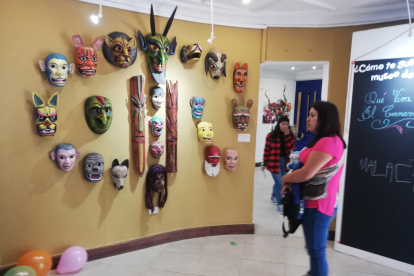 Representaciones. En una de la salas se exhiben máscaras de los personajes míticos y ancestrales, que forman parte de la muestra.