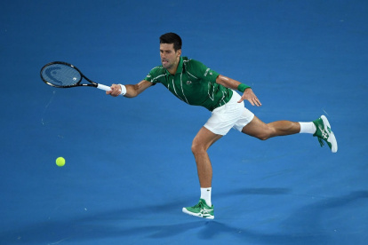 Novak Djokovic usa una raqueta especialmente diseñada para él.