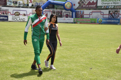 Los jugadores desfilaron con los dos uniformes que lucirán este 2020: un oficial y otro alterno.