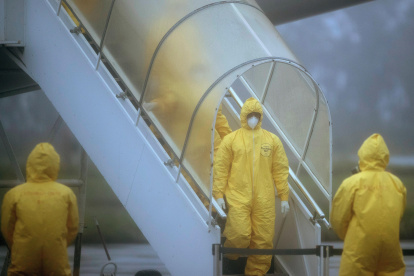 Llegan a Brasil los dos aviones con un grupo de repatriados desde Wuhan.