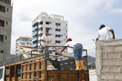 Los condomios de Bahía de Caráquez (Manabí) registraron severos daños en su infraestructura.