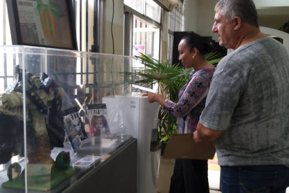 Muestra. Las creaciones tienen elementos como cintas y juguetes.