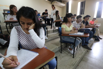 Las autoridades 



 Los deseos de superarse van de la mano con una educación más avanzada.