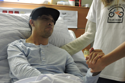 Situación. Ciego e incapacitado de levantarse sigue Felipe, quien ahora depende las 24 horas de cuidados médicos.