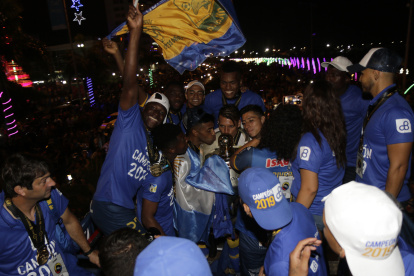 Los jugadores de Delfín durante la celebración del campeonato.