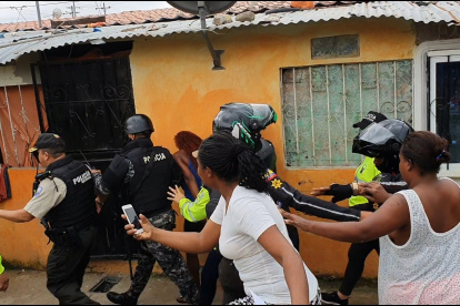 Se detuvo a una mujer por sospecha de microtráfico.